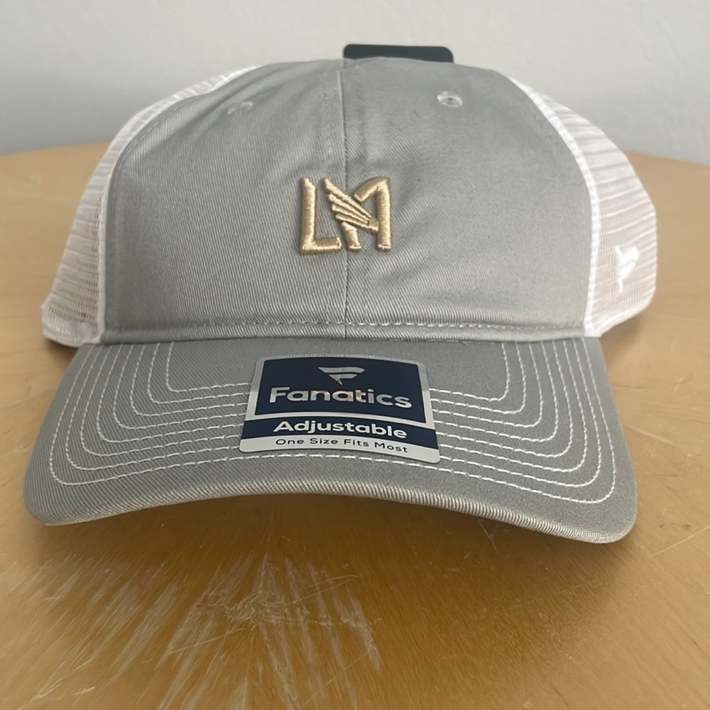 Los Angeles Galaxy Mesh Fitted NWT Fanatics Adjustable one size.